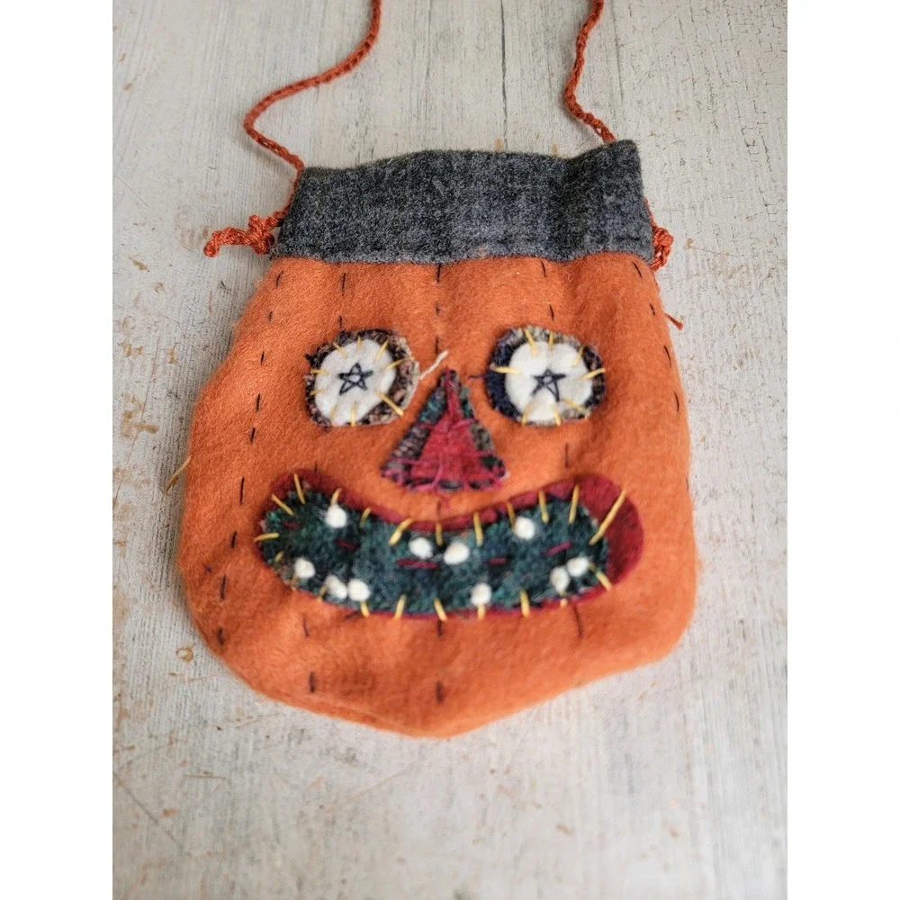 vintage Primitive folk art mini pumpkin pouch Halloween felt jack O'Lantern home